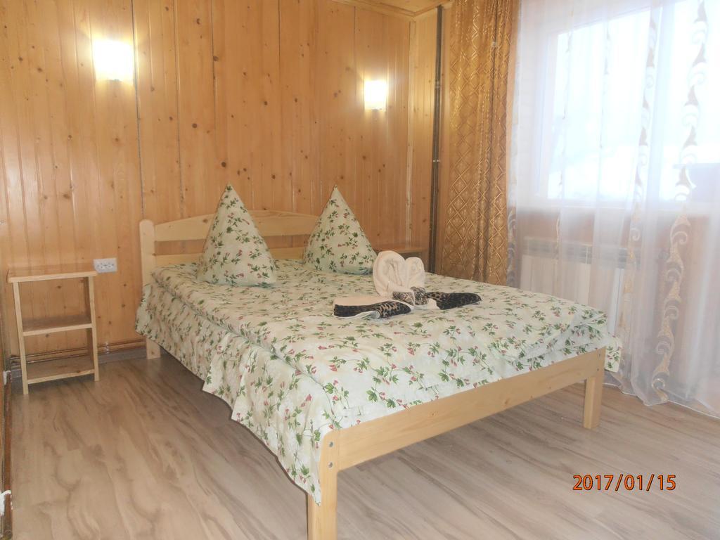 Hotel Smerekova Khata On Pidgirna Yasinia Esterno foto