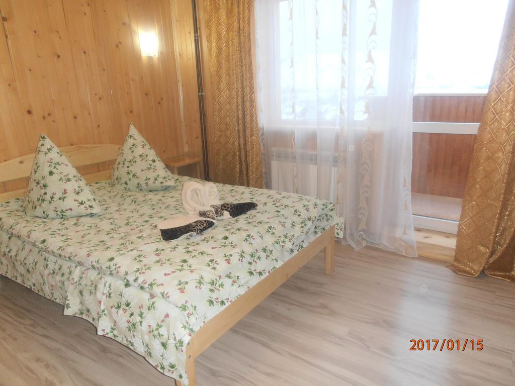 Hotel Smerekova Khata On Pidgirna Yasinia Esterno foto