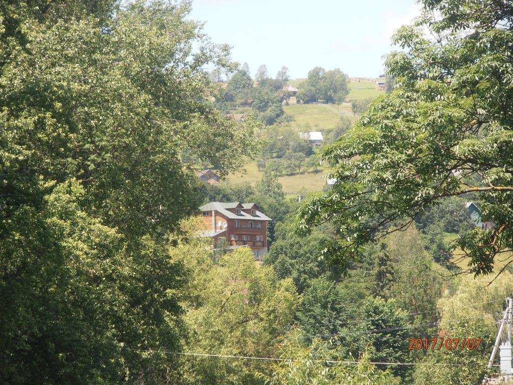 Hotel Smerekova Khata On Pidgirna Yasinia Esterno foto