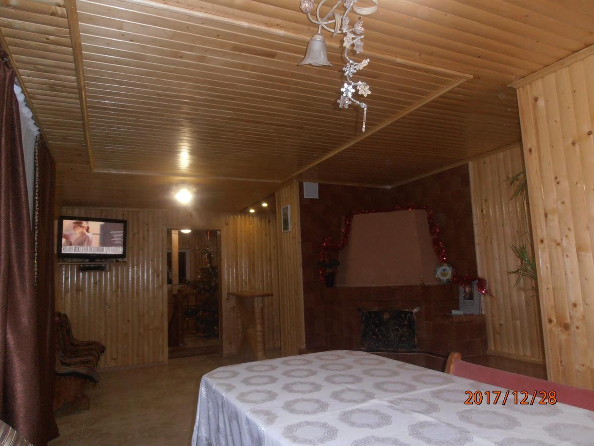 Hotel Smerekova Khata On Pidgirna Yasinia Esterno foto